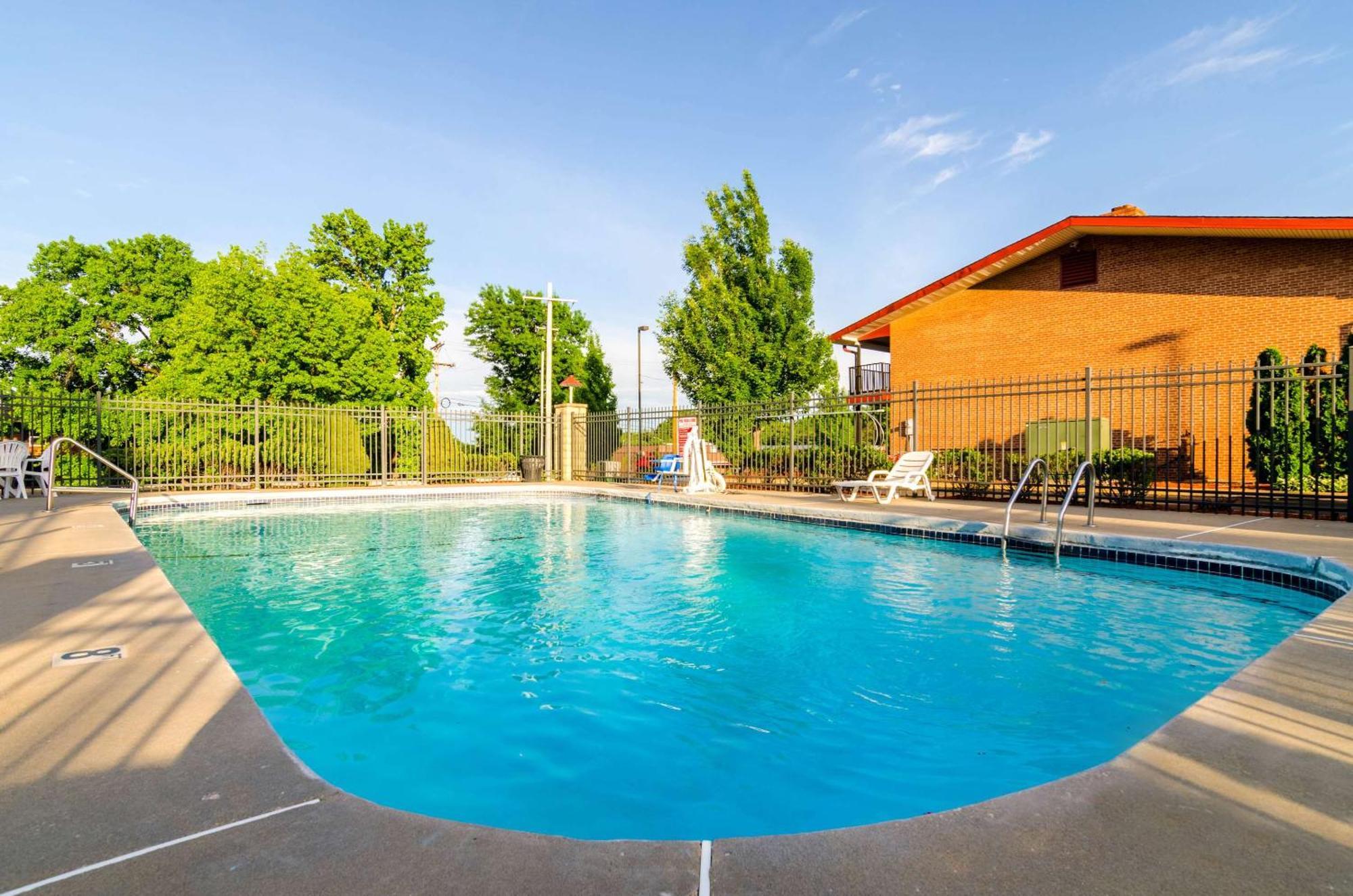 Econo Lodge Inn & Suites I-35 At Shawnee Mission Overland Park Exterior foto